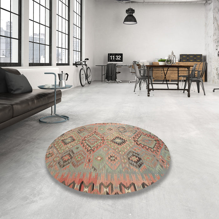 Round Machine Washable Traditional Rust Pink Rug in a Office, wshtr1374