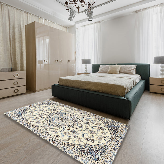 Traditional Gold Medallion Rug in a Bedroom, tr1466