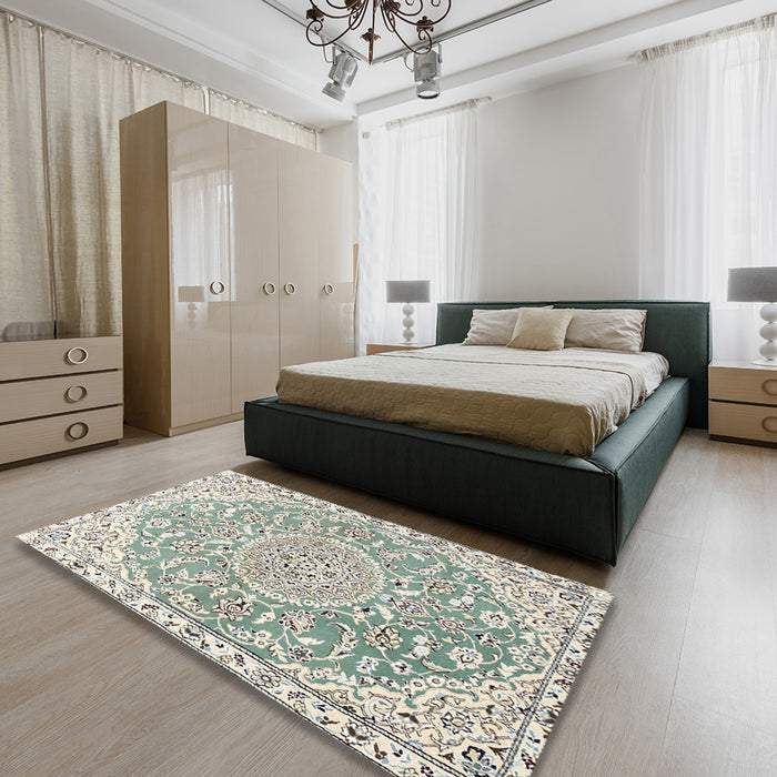 Traditional Camouflage Green Medallion Rug in a Bedroom, tr1471