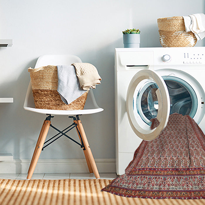 Machine Washable Traditional Saffron Red Rug in a Washing Machine, wshtr1521