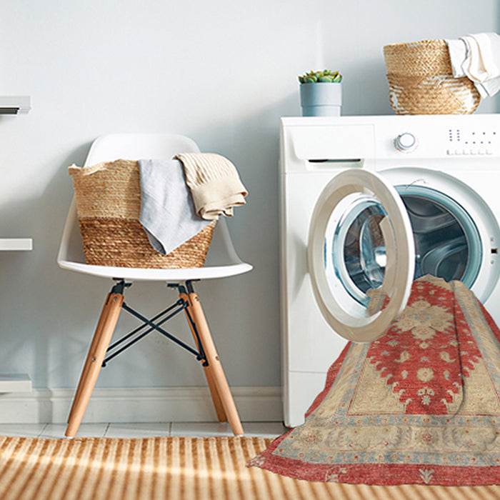 Machine Washable Traditional Fire Red Rug in a Washing Machine, wshtr1558