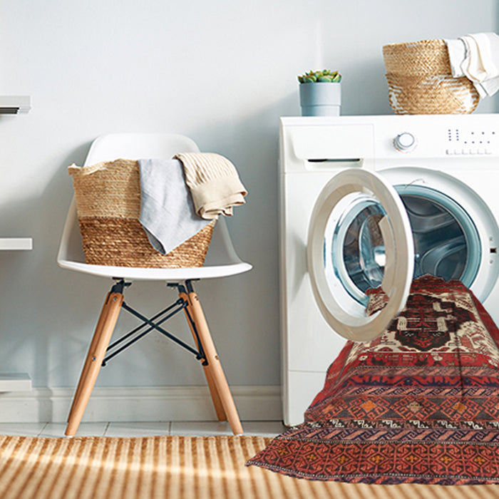 Machine Washable Traditional Rust Pink Rug in a Washing Machine, wshtr1757