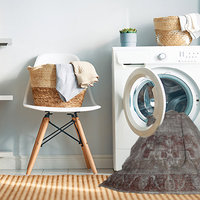 Machine Washable Traditional Rosy Brown Pink Rug in a Washing Machine, wshtr1823