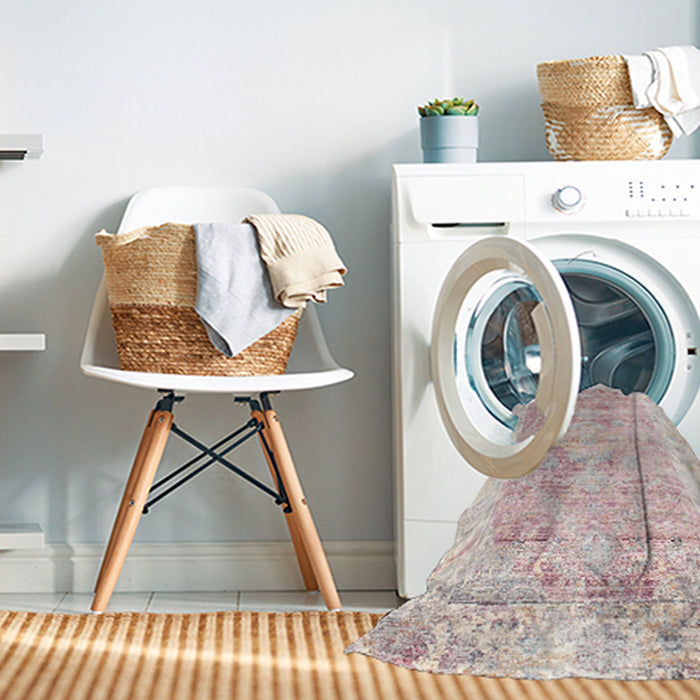 Machine Washable Traditional Dusty Pink Rug in a Washing Machine, wshtr2086