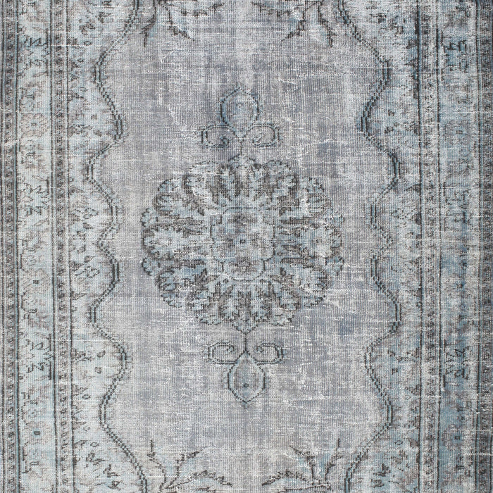 Machine Washable Traditional Platinum Gray Rug, wshtr2103