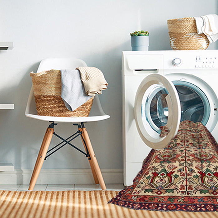 Machine Washable Traditional Saffron Red Rug in a Washing Machine, wshtr2311