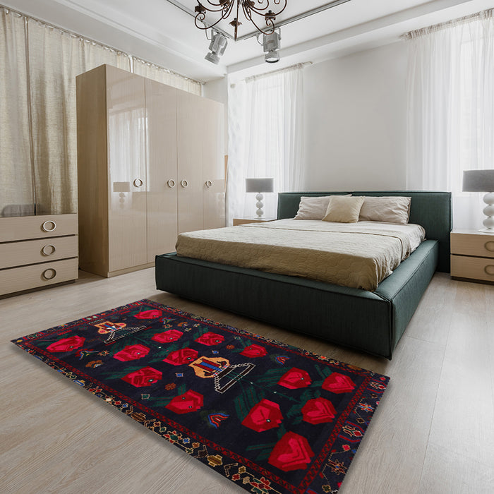 Traditional Gunmetal Green Animal Rug in a Bedroom, tr2426