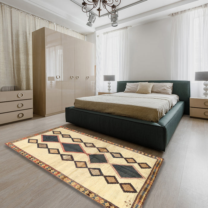 Traditional Sienna Brown Southwestern Rug in a Bedroom, tr2536