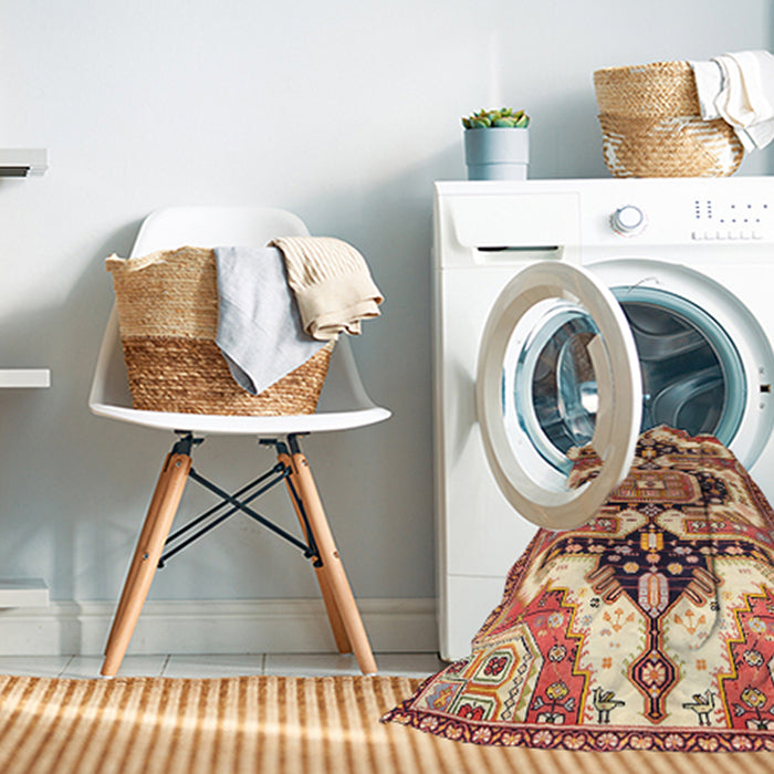 Machine Washable Traditional Fire Brick Red Rug in a Washing Machine, wshtr278