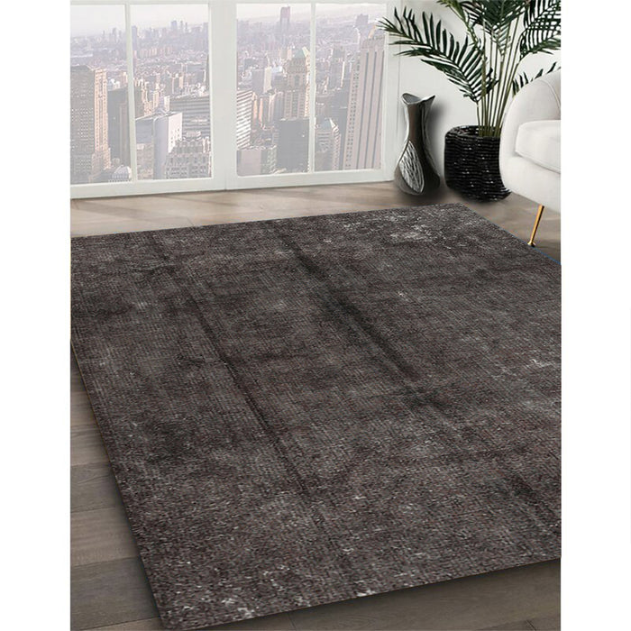 Machine Washable Traditional Carbon Gray Rug in a Family Room, wshtr2913