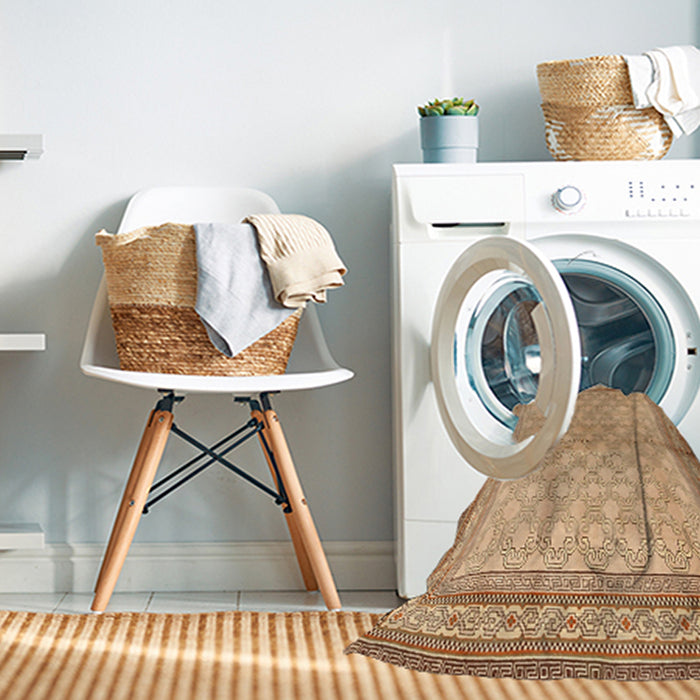 Machine Washable Traditional Chocolate Brown Rug in a Washing Machine, wshtr292