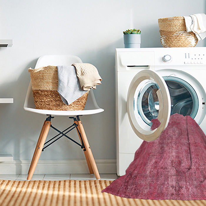 Machine Washable Traditional Raspberry Red Rug in a Washing Machine, wshtr2953