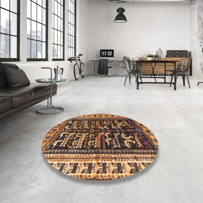 Round Machine Washable Traditional Bakers Brown Rug in a Office, wshtr2964