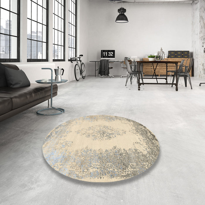 Round Traditional Light French Beige Brown Persian Rug in a Office, tr3005