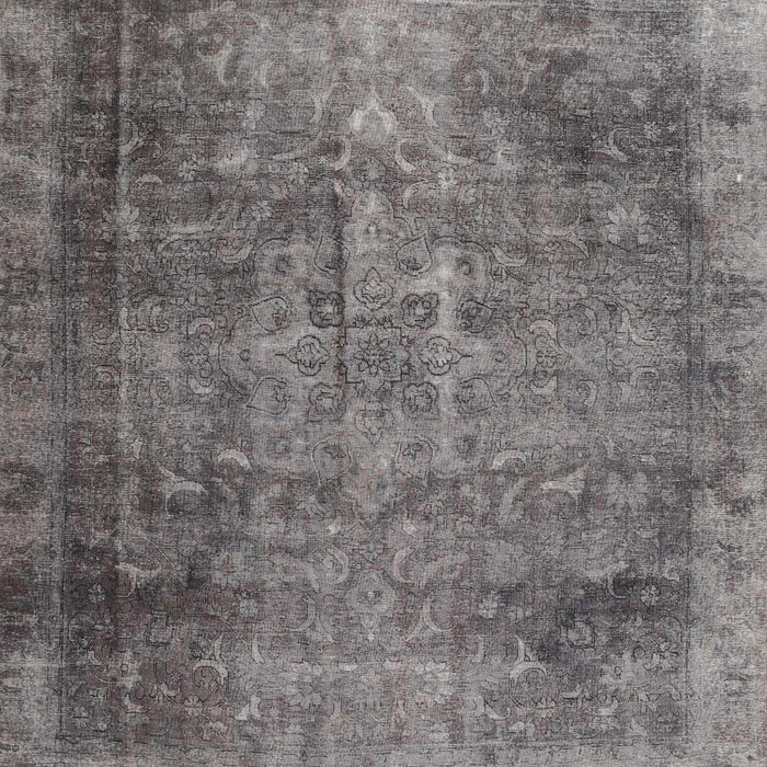Machine Washable Traditional Carbon Gray Rug, wshtr3088
