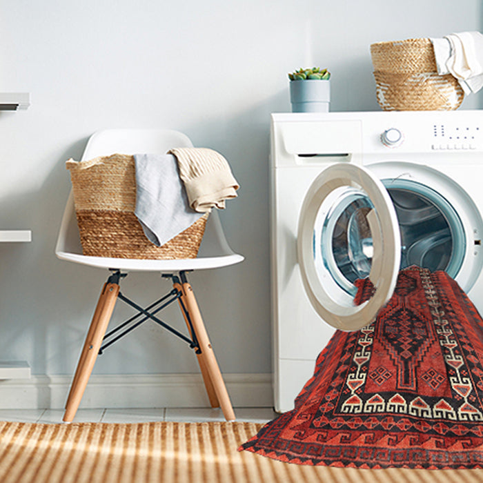 Machine Washable Traditional Chestnut Brown Rug in a Washing Machine, wshtr308