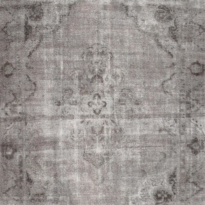 Machine Washable Traditional Dark Gray Rug, wshtr3144