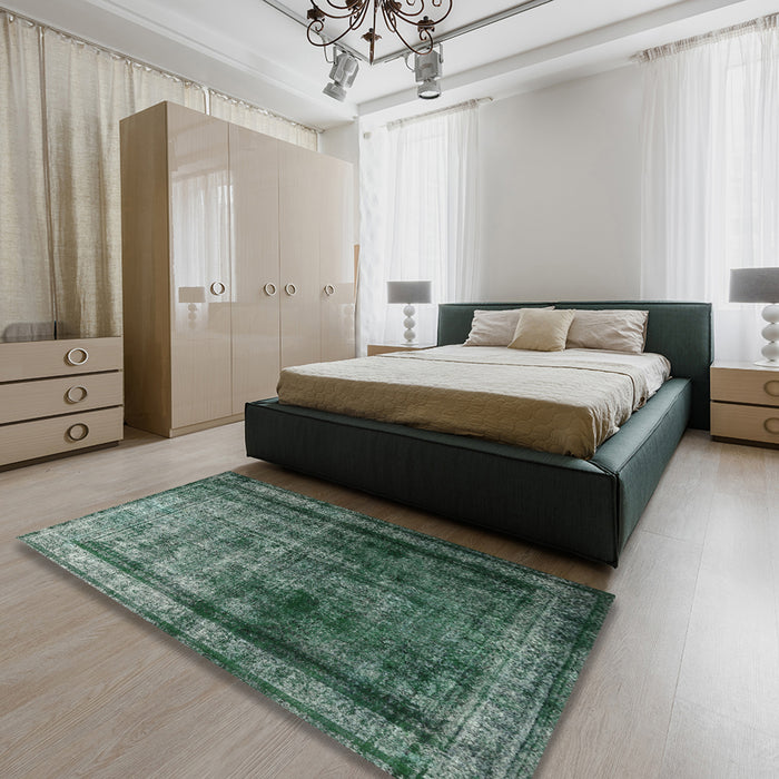Traditional Green Persian Rug in a Bedroom, tr3243