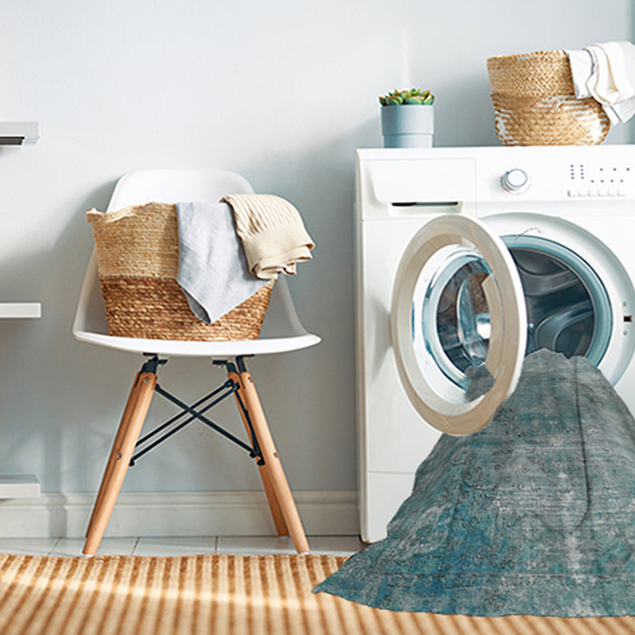 Machine Washable Traditional Grayish Turquoise Green Rug in a Washing Machine, wshtr3277