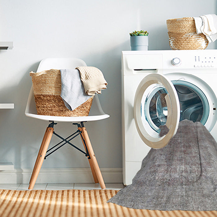 Machine Washable Traditional Dark Gray Rug in a Washing Machine, wshtr3284