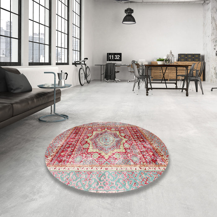 Round Machine Washable Traditional Pale Silver Gray Rug in a Office, wshtr330