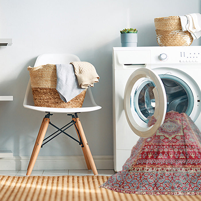 Machine Washable Traditional Pale Silver Gray Rug in a Washing Machine, wshtr330