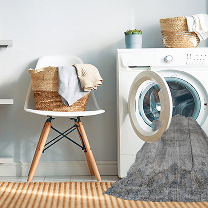 Machine Washable Traditional Silver Gray Rug in a Washing Machine, wshtr3322