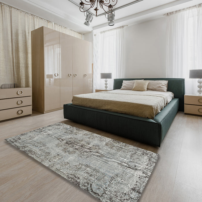 Traditional Gray Persian Rug in a Bedroom, tr3331