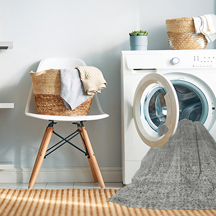Machine Washable Traditional Pale Silver Gray Rug in a Washing Machine, wshtr3336