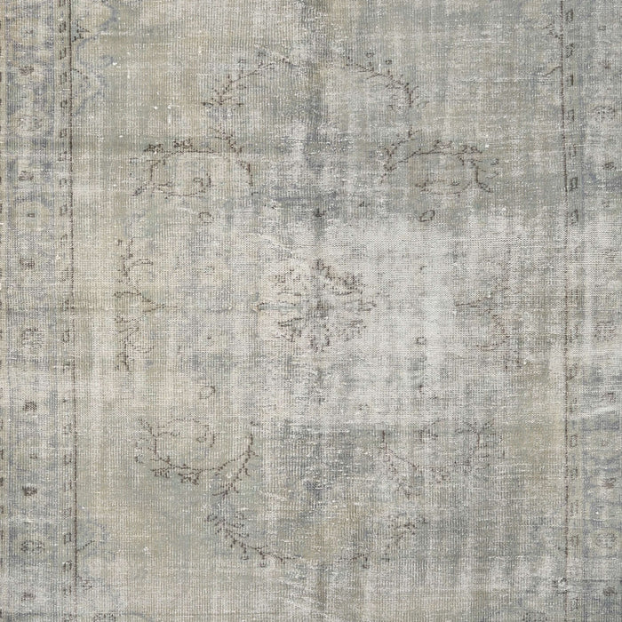 Machine Washable Traditional Pale Silver Gray Rug, wshtr3341
