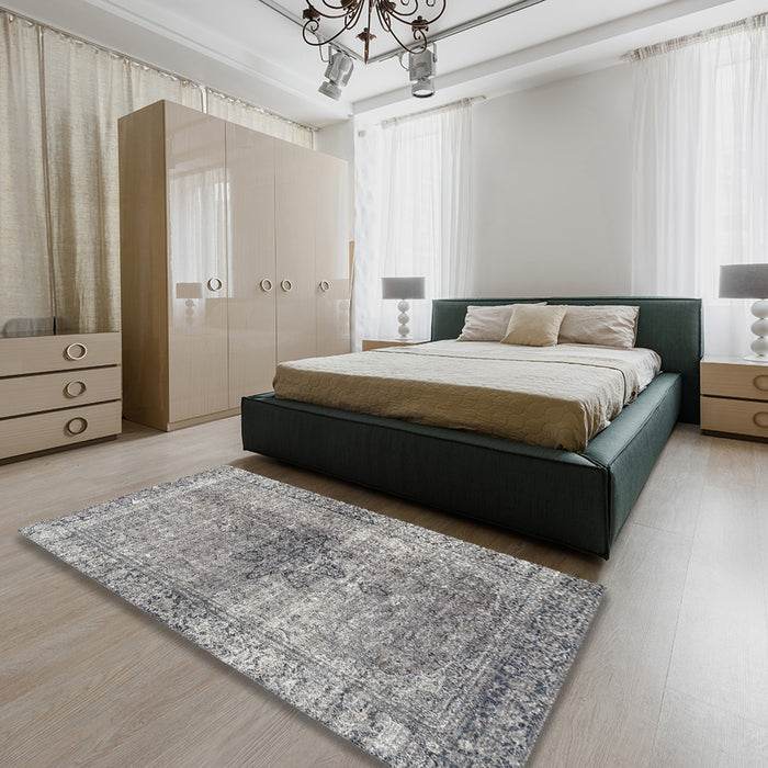 Traditional Gray Persian Rug in a Bedroom, tr3364