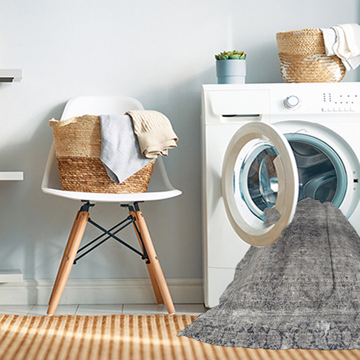 Machine Washable Traditional Gray Rug in a Washing Machine, wshtr3364