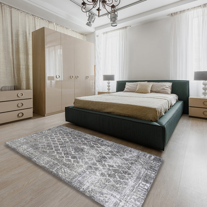 Traditional Gray Persian Rug in a Bedroom, tr3367