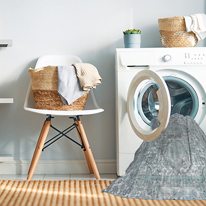 Machine Washable Traditional Light Slate Gray Rug in a Washing Machine, wshtr3385