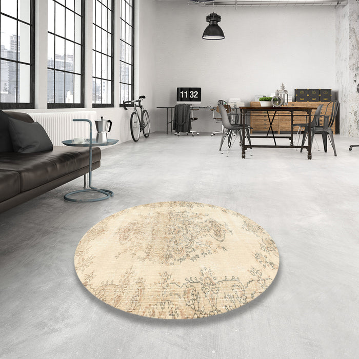 Round Traditional Brown Persian Rug in a Office, tr338