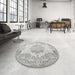 Round Machine Washable Traditional Light Gray Rug in a Office, wshtr3403