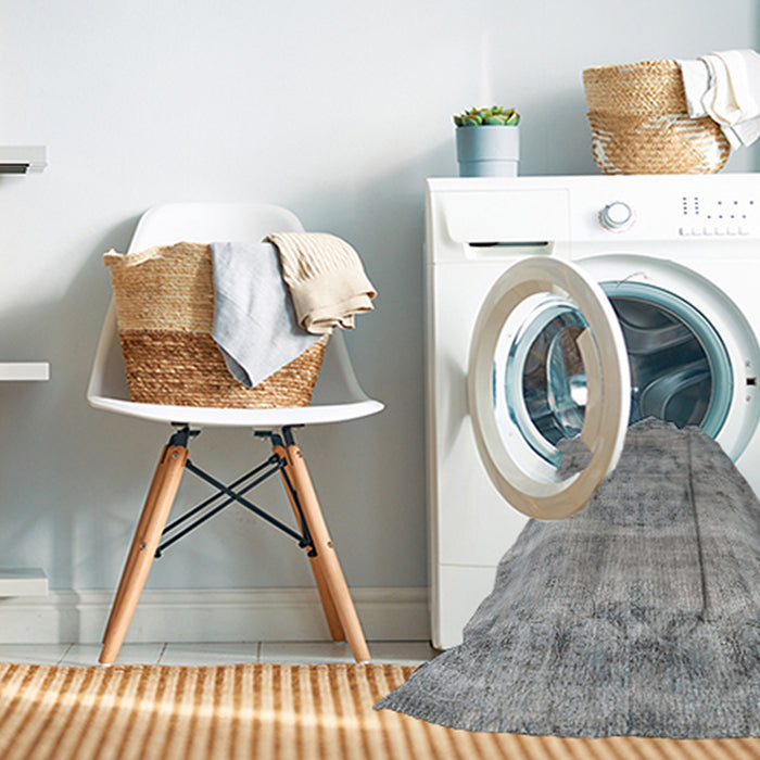 Machine Washable Traditional Silver Gray Rug in a Washing Machine, wshtr3405