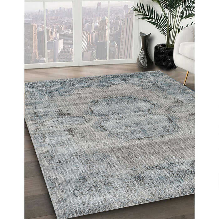 Machine Washable Traditional Silver Gray Rug in a Family Room, wshtr3405