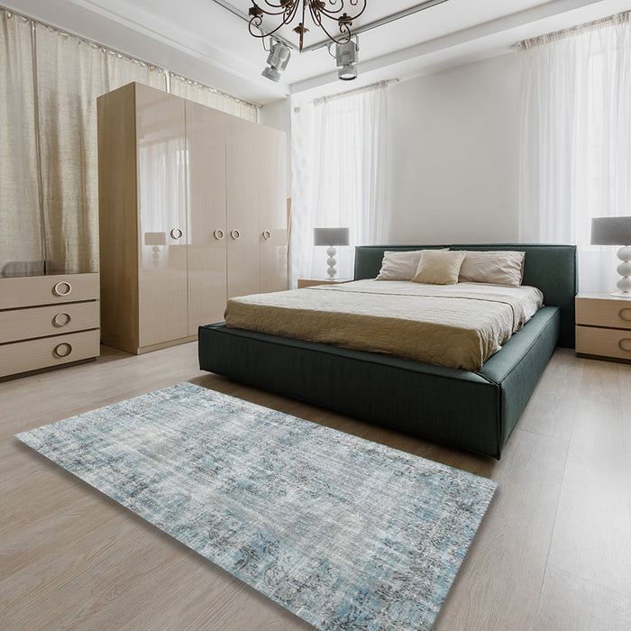 Traditional Silver Gray Persian Rug in a Bedroom, tr3409