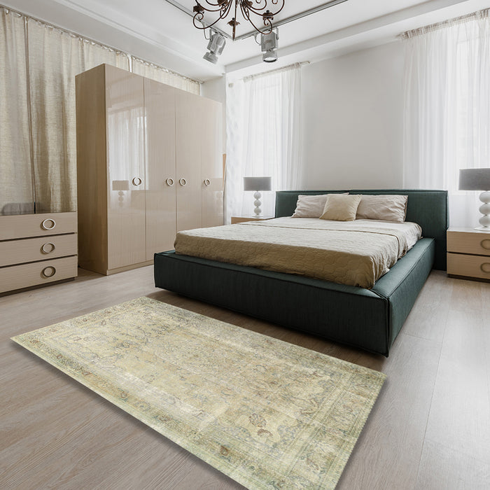 Traditional Brown Persian Rug in a Bedroom, tr3432