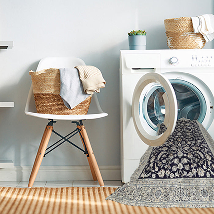 Machine Washable Traditional Light Black Rug in a Washing Machine, wshtr3471