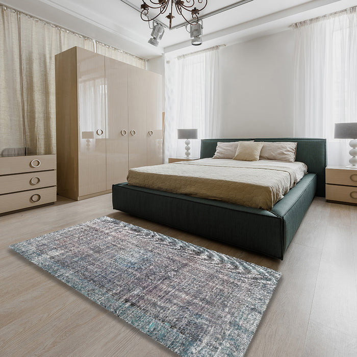 Traditional Silver Gray Persian Rug in a Bedroom, tr3479
