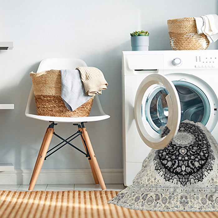 Machine Washable Traditional Gray Rug in a Washing Machine, wshtr3482