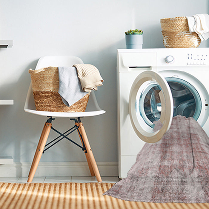 Machine Washable Traditional Rose G Pink Rug in a Washing Machine, wshtr3496
