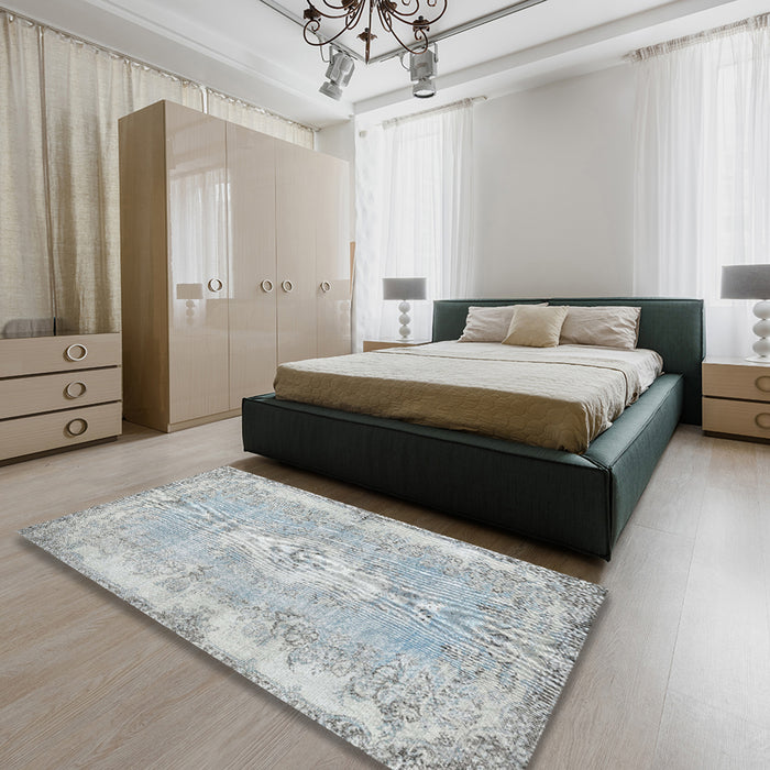 Traditional Light Gray Persian Rug in a Bedroom, tr3523