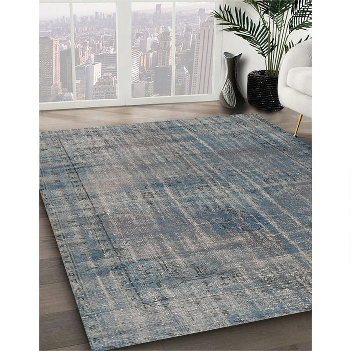Machine Washable Traditional Grey Gray Rug in a Family Room, wshtr3560