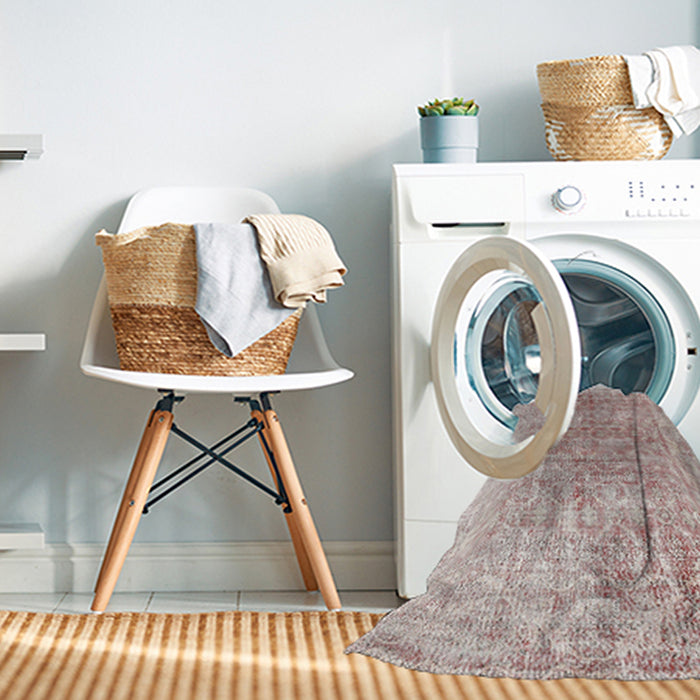 Machine Washable Traditional Rose G Pink Rug in a Washing Machine, wshtr3568