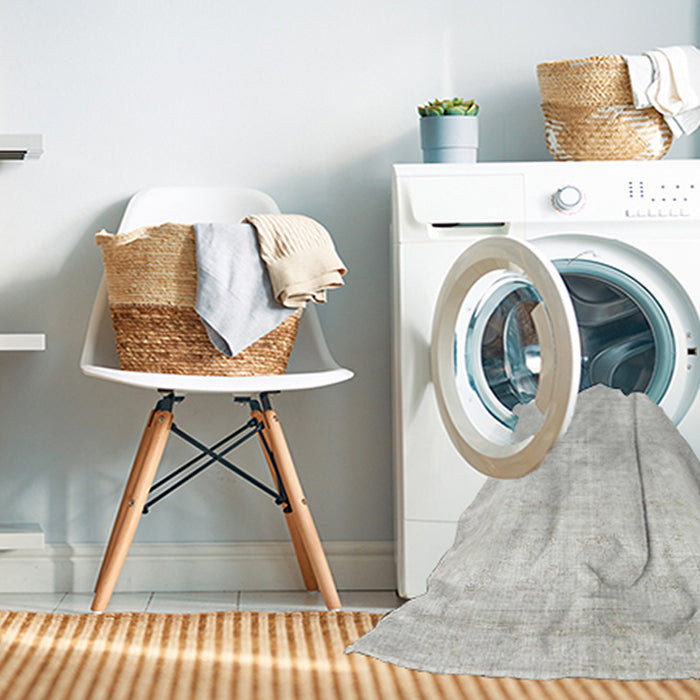 Machine Washable Traditional Pale Silver Gray Rug in a Washing Machine, wshtr3582