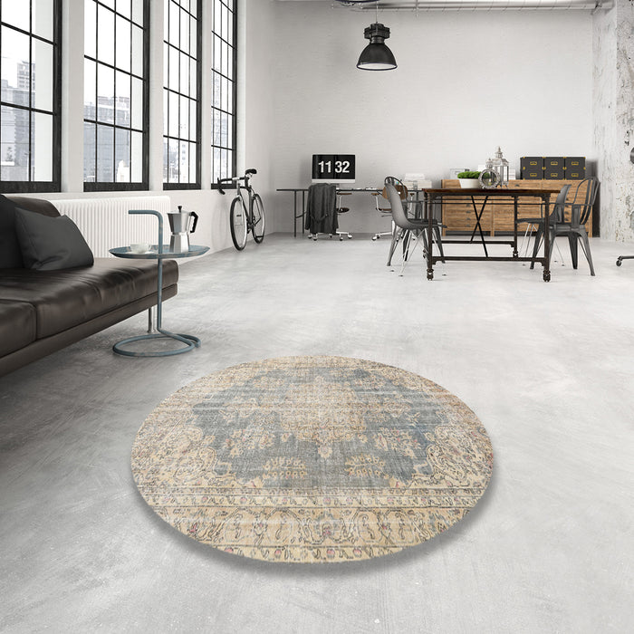 Round Machine Washable Traditional Desert Sand Beige Rug in a Office, wshtr3588