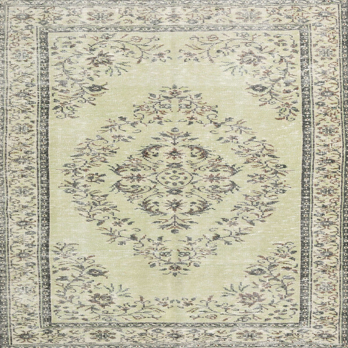 Round Machine Washable Traditional Brown Rug, wshtr3608